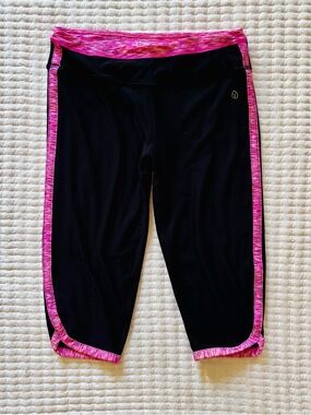 VOGO Athletica Black Capri Leggings with Pink Trim